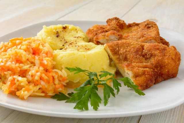 Jaka surówka do schabowego? Odkryj najlepsze smaki na talerzu Jaka surówka do schabowego? Odkryj najlepsze smaki na talerzu