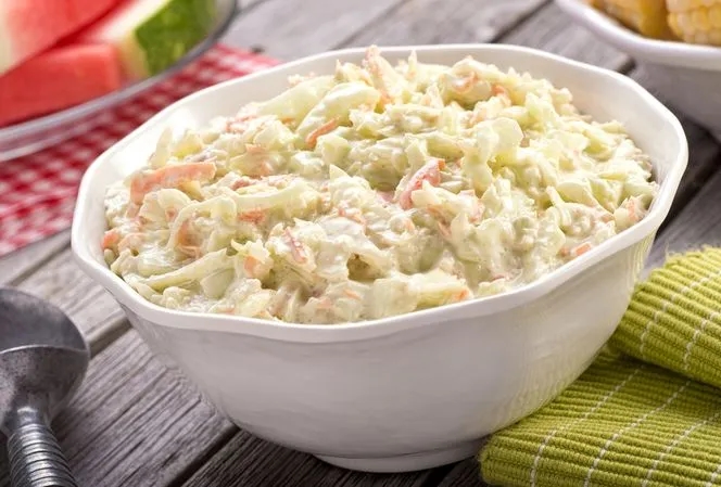 Surówka jak z KFC – prosty przepis na domowy coleslaw, który zachwyca