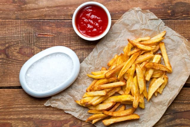 Ile kalorii ma 100 gram frytek? Zaskakujące różnice w kaloryczności Ile kalorii ma 100 gram frytek? Zaskakujące różnice w kaloryczności